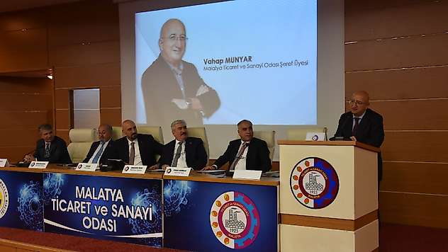 Malatya TSO'dan Vahap Munyar'a 'Şeref Üyeliği Beratı'