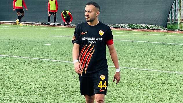 Malatyalı Futbolcu Erhan Gözetlik Kramponlarını Astı