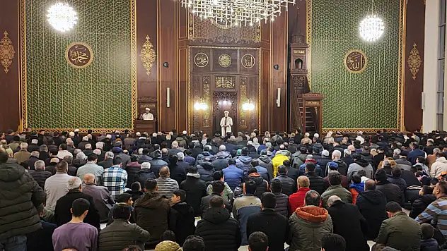 Malatyalılar teravih namazı için camilere akın etti