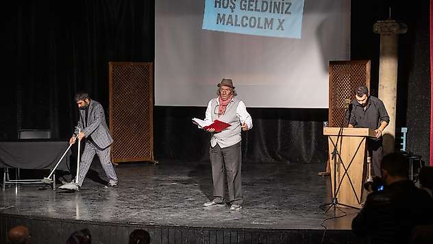 Malcolm X Tiyatro Oyunu İzleyicilerden Tam Not Aldı