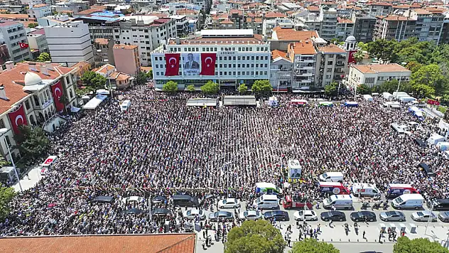 Manisa Büyükşehir Belediye Başkanı Ferdi Zeyrek gözyaşlarıyla uğurlandı