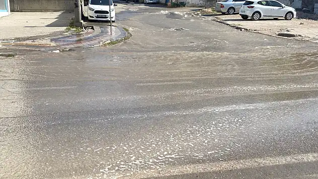 MASKİ skandalı: Yağmur yok, cadde göl oldu!