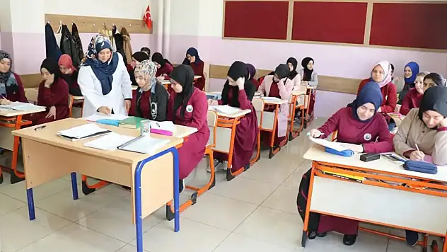 MEB, 15 Bin Sözleşmeli Öğretmen İçin Tercih Başvurularını Yarın Açıyor