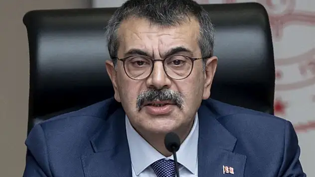 MEB'den okul kıyafetleri düzenlemesi: Mağaza dayatması sona eriyor