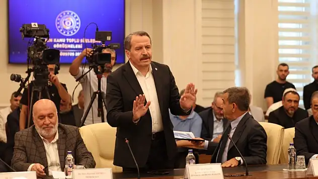 Memur-Sen'den Hükümetin Zam Teklifine Sert Tepki: 'Bu Ciddiyetsiz Teklifi Reddediyoruz'