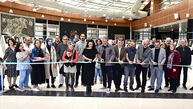 Meral Göksu Sağdıç'tan Taşlara Dokunan Sergi: 'Azura'