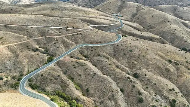 Merkezde ve kırsalda  yol çalışmaları aralıksız devam ediyor
