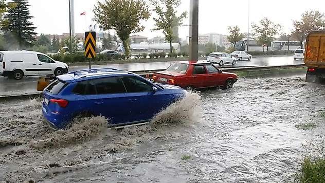 Meteoroloji'den 35 İl İçin Alarm! Kuvvetli Yağış ve Fırtına Geliyor