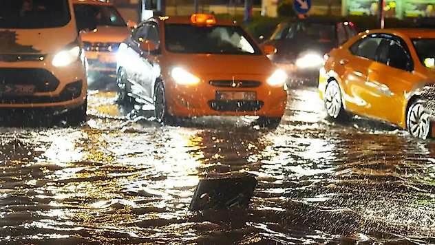 Meteoroloji'den 49 İl İçin Sarı Kodlu Uyarı: Kuvvetli Sağanak ve Fırtına Geliyor