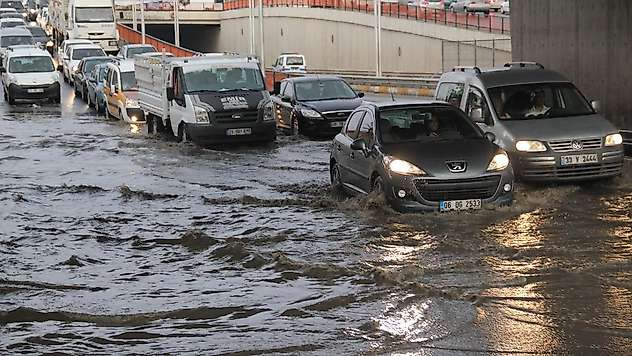 Meteoroloji'den 5 bölgede sağanak yağmur uyarısı