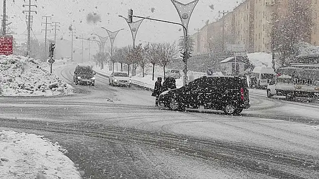 Meteoroloji'den kar, sağanak ve kuvvetli rüzgâr uyarısı