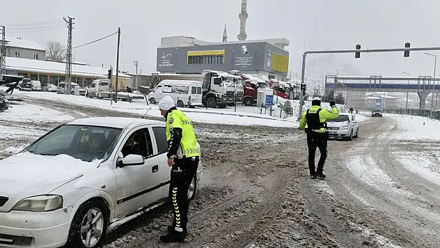Meteoroloji'den Kar ve Fırtına Uyarısı: Malatya'da Sıcaklık -9'a Düşecek
