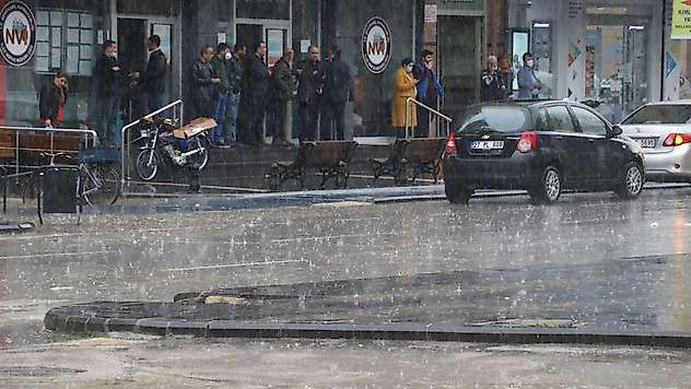 Meteoroloji'den 'kuvvetli' ve 'şiddetli' sağanak uyarısı