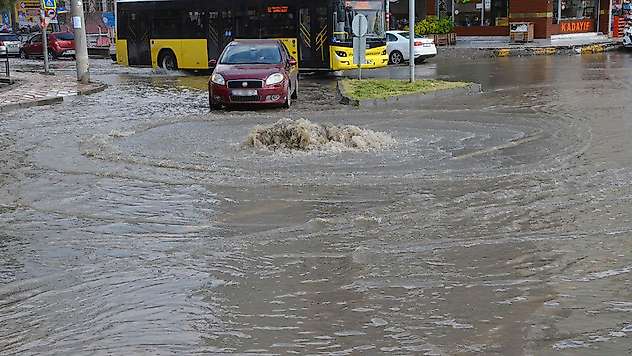 Meteoroloji'den kuvvetli yağış ve fırtına uyarısı