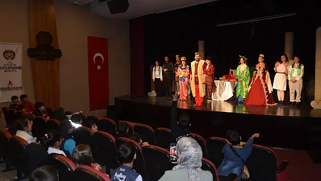 'Midas'ın Kulakları' Tiyatrosu Çocuklardan Tam Not Aldı