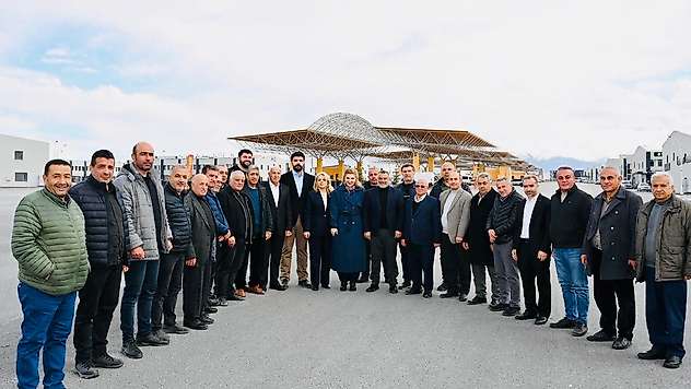 Milletvekili Ölmeztoprak'tan Kayısıdan Esnafa, Mahallelerden Üretime Yoğun Mesai