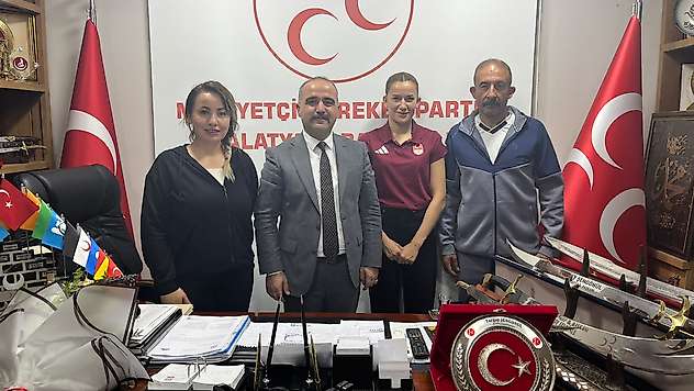 Milli Boksör Hatice Akbaş'tan Başkan Şengönül'e Ziyaret