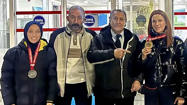 Milli Boksörlerden Malatya'ya Gurur: Hatice Akbaş Şampiyon, Rabia Topuz Araz İkinci