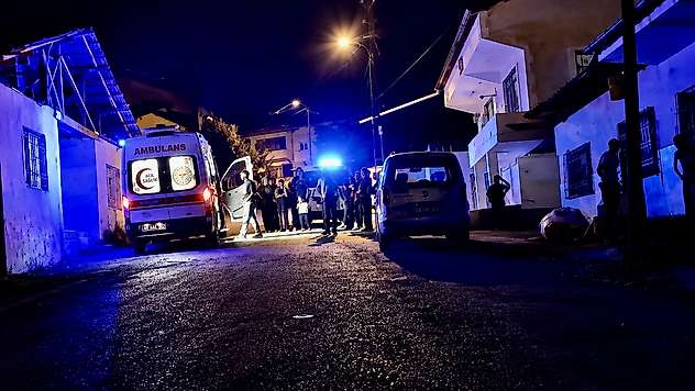 Motosikletli Şahıslar Dehşet Saçtı: İki Kişi Hastanelik Oldu