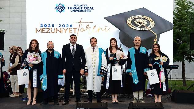 MTÜ'de Mezuniyet Coşkusu: Binlerce Öğrenci Kep Attı