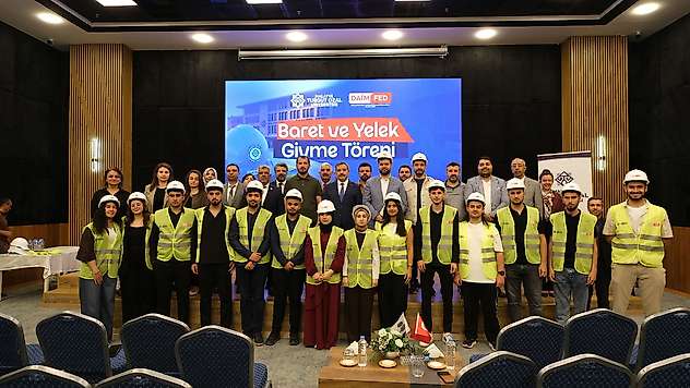 Mühendis Adayları Sektörle Buluştu, İlk Baretlerini Giydi