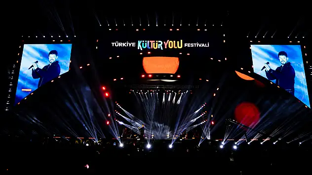 Murat Boz Malatya'yı Salladı: On Binlerce Kişi Şarkılara Eşlik Etti