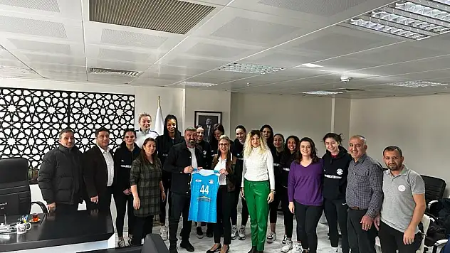 Nicer Hotel Voleybol takımından Dr. Öğr. Üyesi Rabia Aydoğan Baykara' ya ziyaret