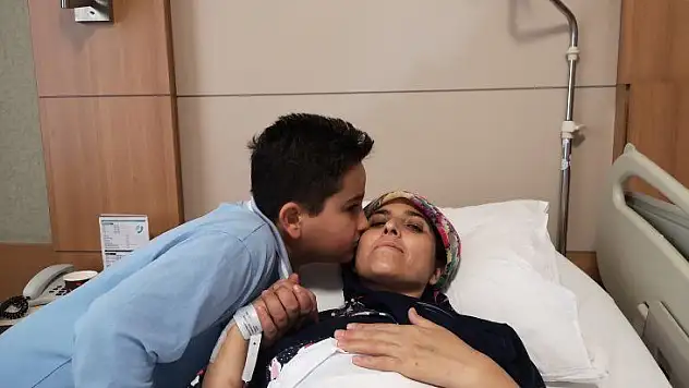 Oğlu için 7 saatlik ameliyatı göze aldı