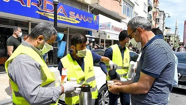 Öğrenci Velilerine İkram