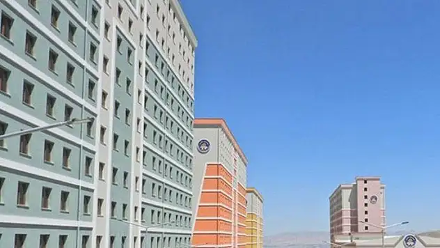 Öğrenci yurtları rezervasyonla 18-25 yaş arası gençlere açık olacak.