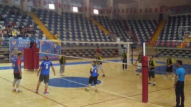 Öğretmenler arası okul voleybol şampiyonası sona erdi