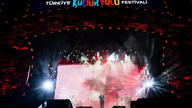 On Binlerce Kişi Resul Dindar'la Horon Tepti