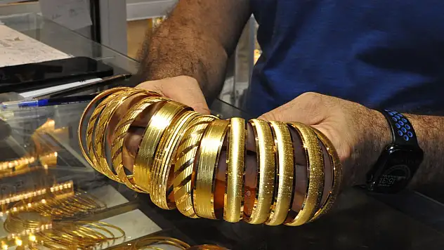 Ons Altın 4 Bin Doların Altına Geriledi