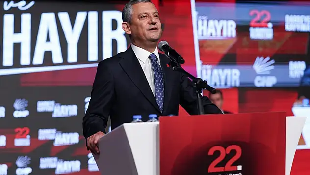 Özgür Özel, CHP 22. Olağanüstü Kurultayı'nda Yeniden Genel Başkan Seçildi