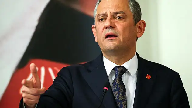 Özgür Özel yeniden CHP Genel Başkanı seçildi