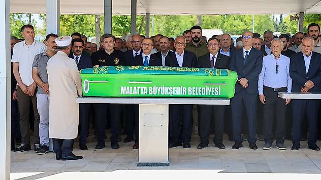 Öznur Çalık'ın Kayınvalidesi Zennure Çalık Son Yolculuğuna Uğurlandı