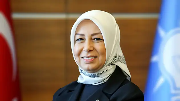 Öznur Çalık Kimdir ?