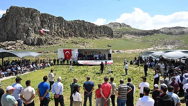 Parçikanlılar Sarıçiçek Festivalinde Drejanlılar Yamadağı Şenliklerinde Buluştu