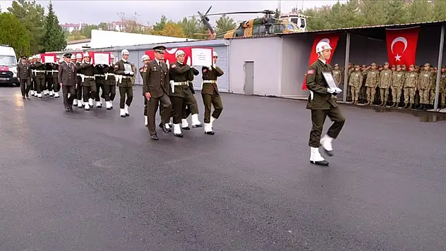 Pençe-Kilit Operasyonu bölgesinde şehit olan 3 asker için Şırnak'ta tören yapıldı