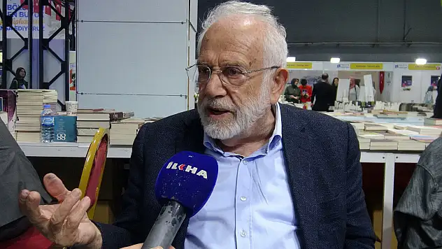 Prof. Dr. İhsan Süreyya Sırma: 'İlmin ve Kültürün Geleceği PDF'lerde Değil, Kitaplarda Saklı'