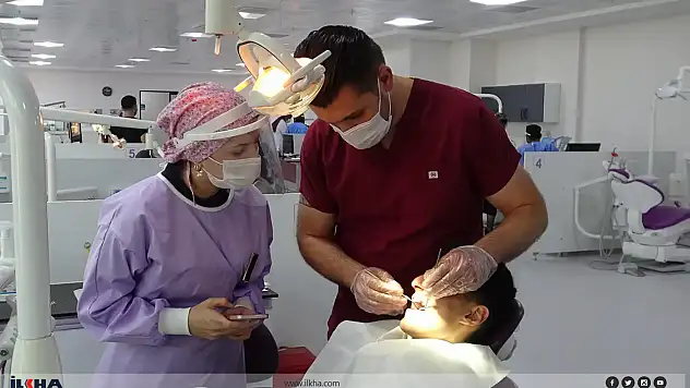Prof. Dr. Şimşek: Diş hekimliği hem sanat hem hekimliktir
