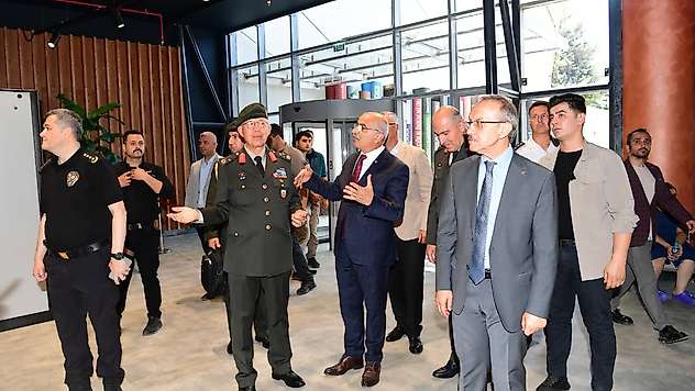 Protokolden Şehir Kütüphanesine Övgü