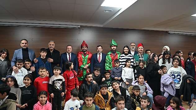Pütürge Belediye Başkanı Mikail Sülük, öğrencilerle iftar sofrasında bir araya geldi
