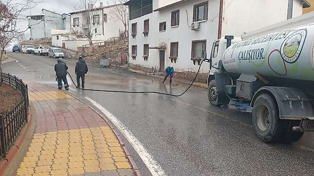 Pütürge'de Cadde ve Sokaklar Yıkanıyor
