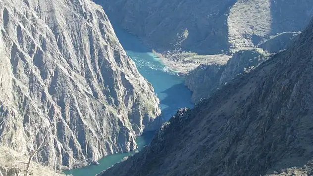 Pütürge doğasıyla, özellikle yayla turizmi ve yürüyüş rotaları açısından dikkat çeker