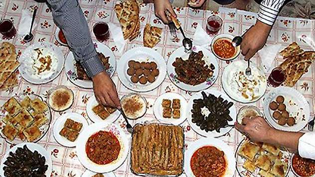 Ramazan'da Doğru Beslenme Uyarısı: Sahur ve İftar Dengesi Şart