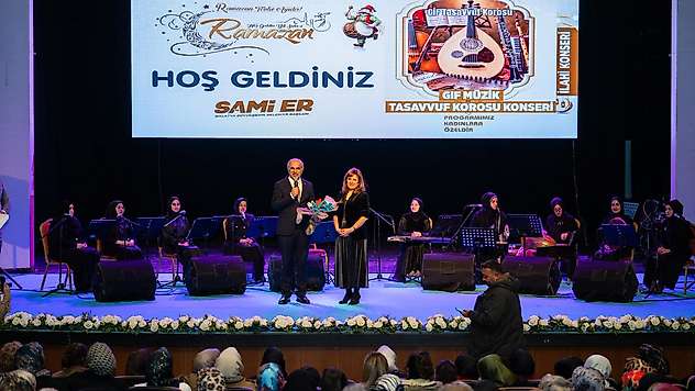 Ramazan'da Tasavvuf Esintisi: Başkan Sami Er Kadınlarla Konserde Buluştu