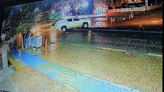 Refüjden Karşı Şeride Geçti, Trafiği Tehlikeye Attı
