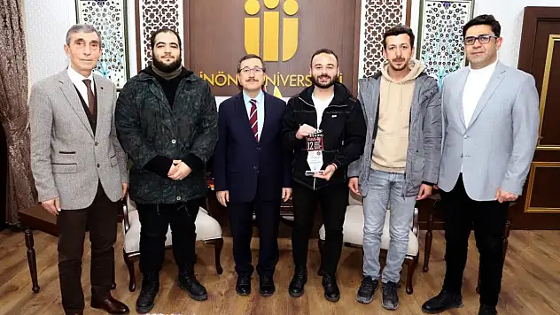 Rektör Kızılay Kısa Film Yarışmasında Ödül Alan Öğrencileri Tebrik Etti