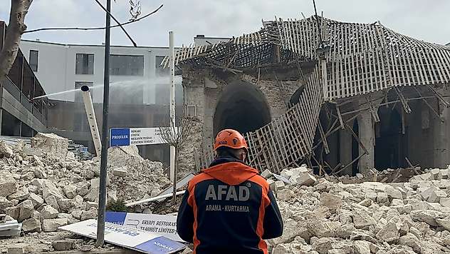 Restorasyon Yapılan Tarihi Camide Çökme: 1 İşçi Yaralandı